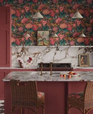 Bringing back the 80s with a colourful twist—this kitchen proves that florals never go out of style. 🌺✨
The vibrant wallpaper by @divinesavages brings a nostalgic 1980s-inspired vibe with its deep burgundy backdrop and striking accents of green, pink, and blue. Once shunned, chintzy florals are making a dazzling comeback, thanks to the maximalist trend that celebrates colour and pattern like never before.
Would you dare to mix bold patterns with vintage flair?
Share your thoughts below! 💬
.
.
.
.
.
.
.
.
.
.
#thegoodpainter #londonpainting #londonapartment #londonhouses #londoninteriordesign #londonpainter  #printandpattern #patternlove #patternator #patternbank #patternoftheday #patternlicious #patternseverywhere #surfacepatterndesign #patternobserver #wallpaperdesign #wallpaperinspo #wallpaperinstallation #wallpaperideas  #luxurywallpaper #luxurywallcoverings
